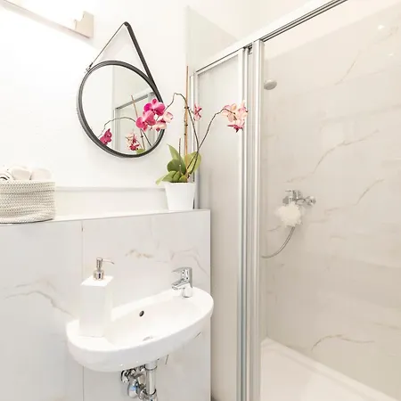 Apartment Penthouse With Whirlpool Central Dusseldorf