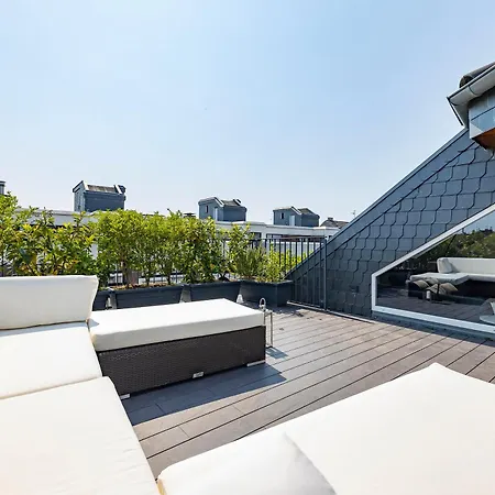 Penthouse With Whirlpool Central Apartment