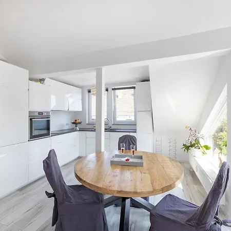 Penthouse With Whirlpool Central *