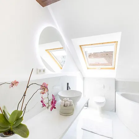 Penthouse With Whirlpool Central *