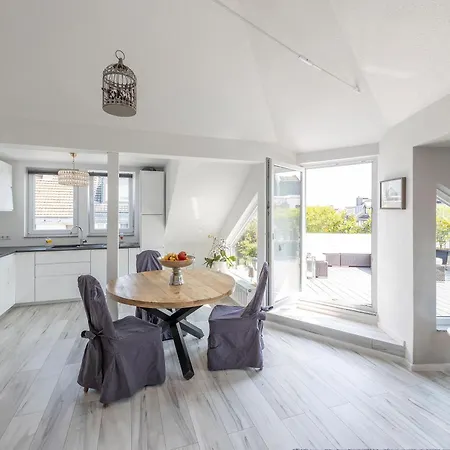 Penthouse With Whirlpool Central * Dusseldorf